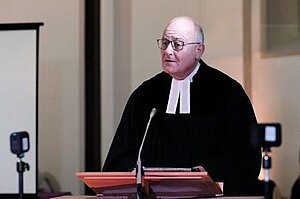 Landesdiakoniepfarrer Albrecht Bähr Ein Pfarrer bei der Predigt